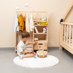 Montessori kinderkledingkast van natuurhout met lades en kledingroede - galeriefoto 2 | Cozy Collections