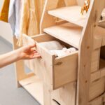 Montessori kinderkledingkast van natuurhout met lades en kledingroede - galeriefoto 4 | Cozy Collections