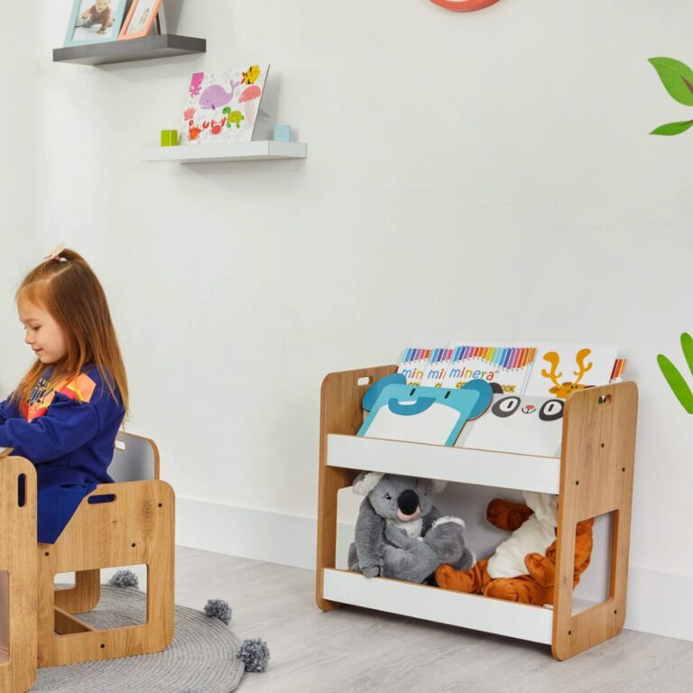 Bibliothèque Porte-Livres Dove 2 Niveaux – Bois Naturel et Blanc avec Poignées de Transport Montessori | Cozy Collections