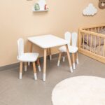 Tafelset met 2 stoeltjes wit konijn van natuurhout | Montessori - galeriefoto 3 | Cozy Collections