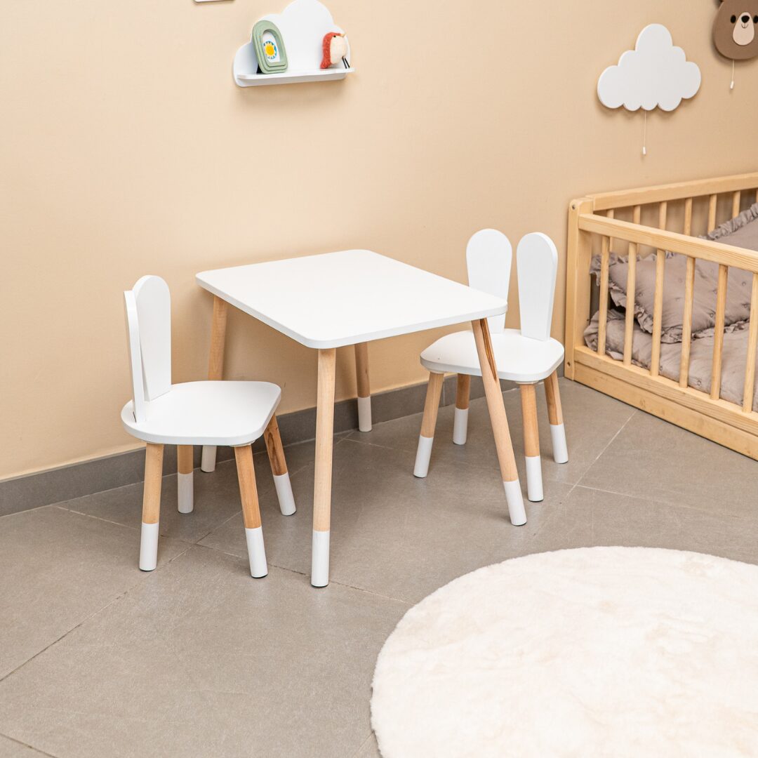 2e prijs kerstwinactie - tafelset met 2 stoeltjes