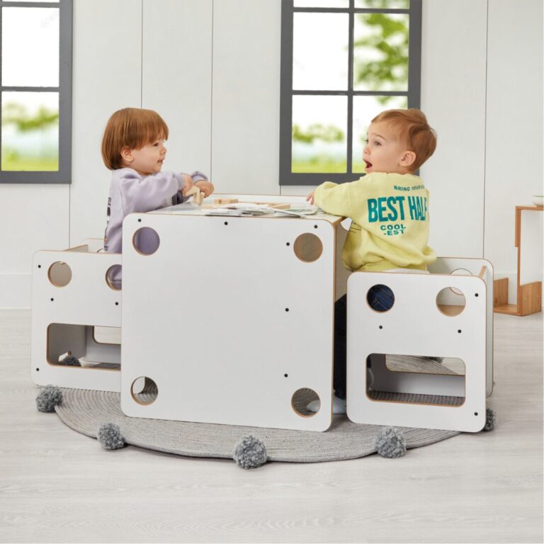 Ensemble Table et 2 Chaises Multifonctions en Bois Blanc et Naturel – Set Goldfinch Évolutif 0-6 Ans | Cozy Collections
