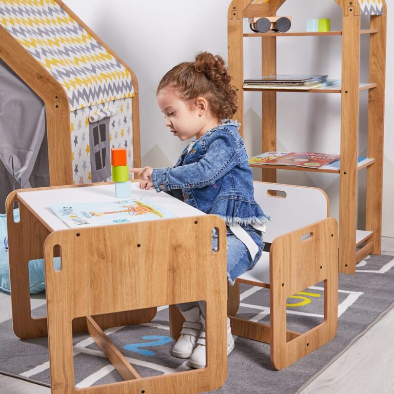 Kindertafel en stoelset van natuurhout en wit | Montessori Dove set 2-4 jaar - productafbeelding | Cozy Collections
