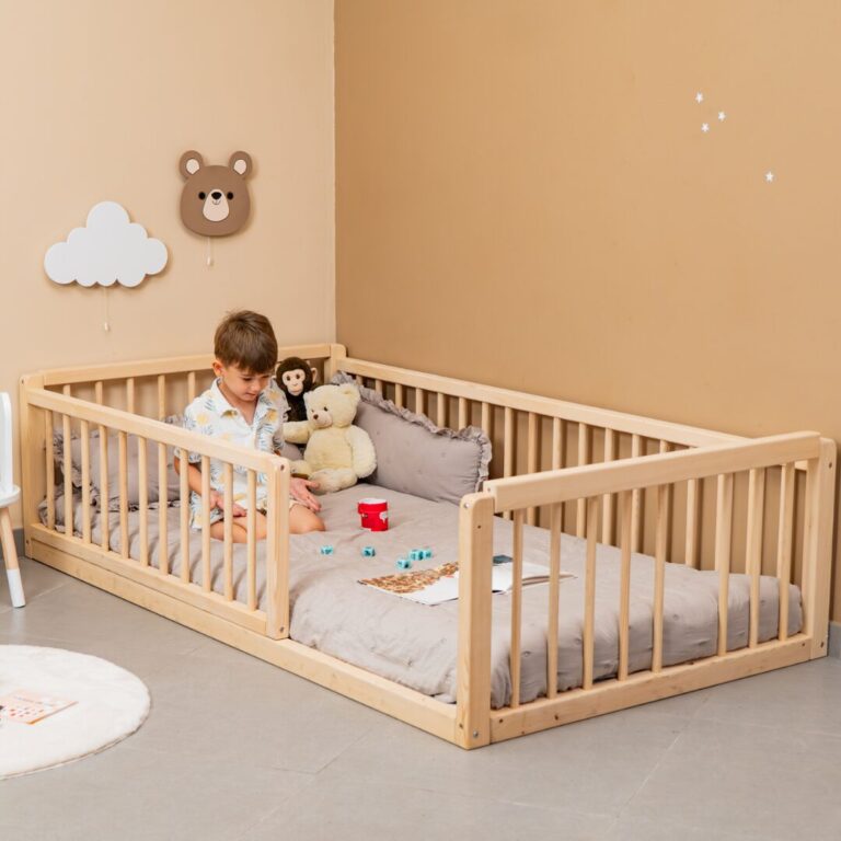 Lit Montessori Évolutif en Bois de Hêtre Naturel avec Barrière Amovible | Cozy Collections