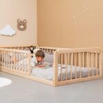 Lit Montessori Évolutif en Bois de Hêtre Naturel avec Barrière Amovible | Cozy Collections