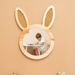 Decoratieve wandspiegel haas van natuurhout met rotan detail - galeriefoto 2 | Cozy Collections