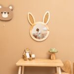 Decoratieve wandspiegel haas van natuurhout met rotan detail - galeriefoto 4 | Cozy Collections