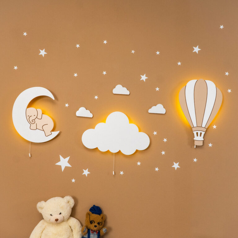 Veilleuse Murale LED Éléphant sur Lune en Bois Peint à la Main | Cozy Collections
