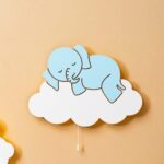 LED-wandlamp set olifant & lammetje op wolken van handgeschilderd hout - galeriefoto 4 | Cozy Collections