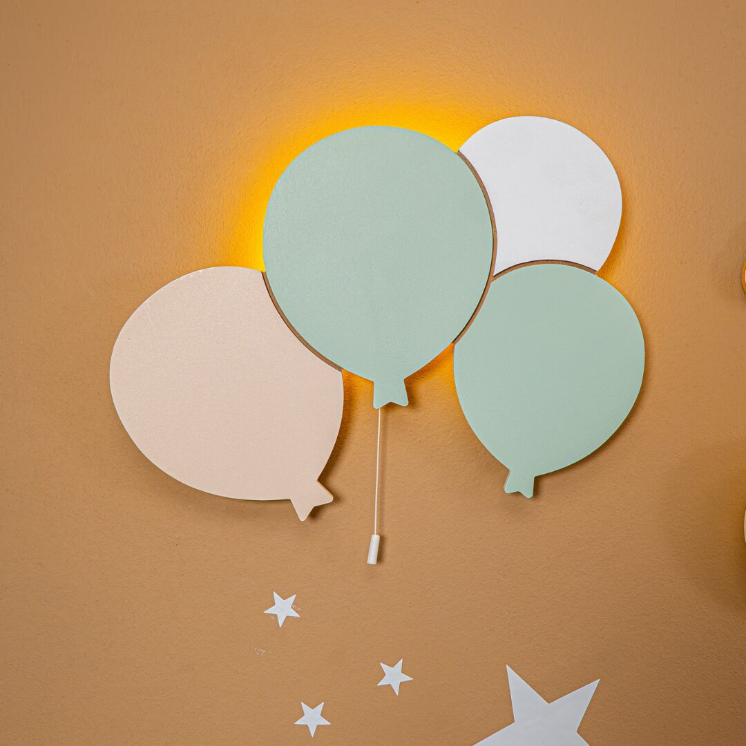 Veilleuse Murale LED 3 Ballons en Bois Peints à la Main | Lampe Décorative Enfant à Piles | Cozy Collections