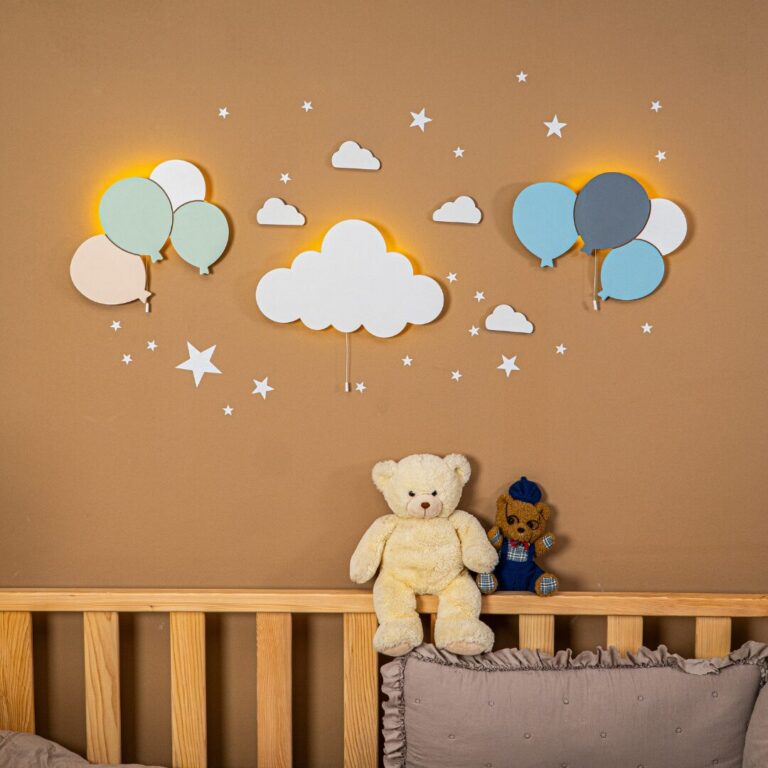 Veilleuse Murale LED 3 Ballons en Bois Peints à la Main | Lampe Décorative Enfant à Piles | Cozy Collections