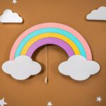 LED-wandlamp regenboog van handgeschilderd hout met wolken in 4 pastelkleuren - productafbeelding | Cozy Collections