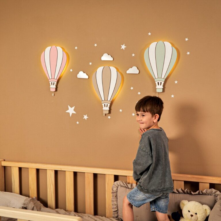 Veilleuse Murale LED Montgolfière Cappadoce en Bois Peint à la Main | Cozy Collections