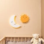 LED-wandlamp zon met handgeschilderde houten krans - galeriefoto 2 | Cozy Collections