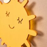 LED-wandlamp zon met handgeschilderde houten krans - galeriefoto 3 | Cozy Collections