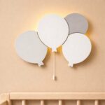 Veilleuse Murale LED Ballons en Bois Peints à la Main | Lampe Murale Enfant à Piles pour Chambre Bébé | Cozy Collections
