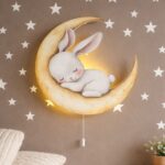 Veilleuse Murale Enfant Lapin Endormi sur la Lune | Chambre Bébé | Cozy Collections