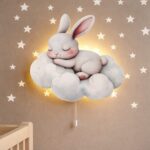 Veilleuse Murale Enfant Lapin sur Nuage | Lampe LED Bébé Chambre | Cozy Collections