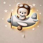 Veilleuse Murale Ours Pilote dans son Avion | LED Chambre Bébé | Cozy Collections