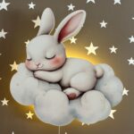 Veilleuse Murale Enfant Lapin sur Nuage | Lampe LED Bébé Chambre | Cozy Collections