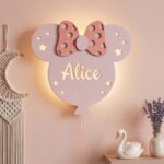 Veilleuse Murale Personnalisée avec Prénom LED en Bois | Lampe Chambre Bébé et Enfant avec Nœud | Cozy Collections