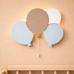 Veilleuse Murale LED Ballons en Bois Peints à la Main | Lampe Murale Enfant à Piles pour Chambre Bébé | Cozy Collections