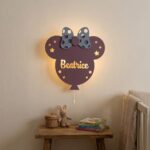Veilleuse Murale Personnalisée avec Prénom LED en Bois | Lampe Chambre Bébé et Enfant avec Nœud | Cozy Collections