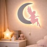 Veilleuse Murale Fée sur Lune LED Bois | Chambre Fille Magie | Cozy Collections