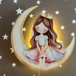 Veilleuse Murale Princesse Assise sur la Lune | LED Chambre Fille | Cozy Collections