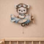 Veilleuse Murale Ours Blanc Avion Aquarelle | LED Bébé Chambre | Cozy Collections