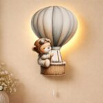 Veilleuse Murale Ours dans sa Montgolfière | LED Chambre Bébé | Cozy Collections
