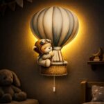 Veilleuse Murale Ours dans sa Montgolfière | LED Chambre Bébé | Cozy Collections