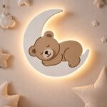 Veilleuse Murale Ourson Endormi sur Lune LED | Multi-Couleurs | Cozy Collections